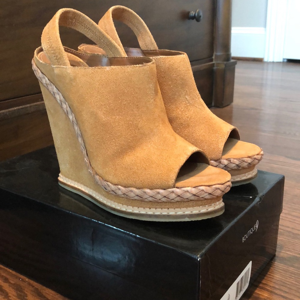 NEW with box Tan suede wedges.